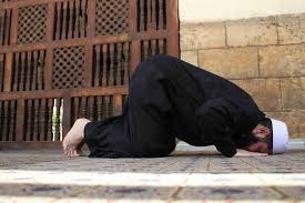 Berdoa di dalam Shalat, Bolehkah dengan Bahasa selain Arab? - AL FAHMU